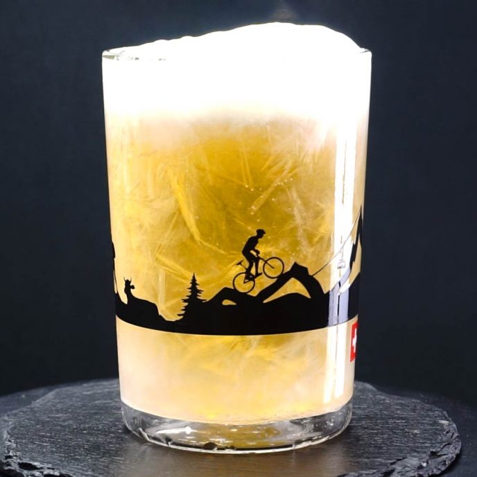 CoolDownDrink-Glas mit Bedruckung SWITZERLAND, personalisiertes Glas, selbstkühlendes Glas Dieses Glas kühlt ohne Eis. Vergiss Eiswürfel.